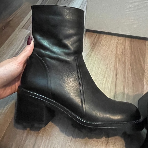 Steve Madden Naya Black Mid Calf Bootie - Picture 5 of 9